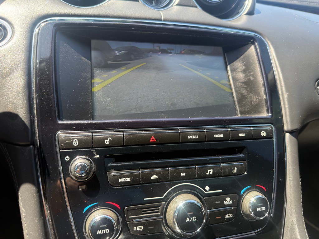 2014 Jaguar XJ Image 29
