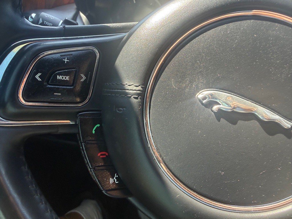 2014 Jaguar XJ Image 34