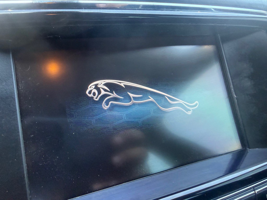 2014 Jaguar XJ Image 40