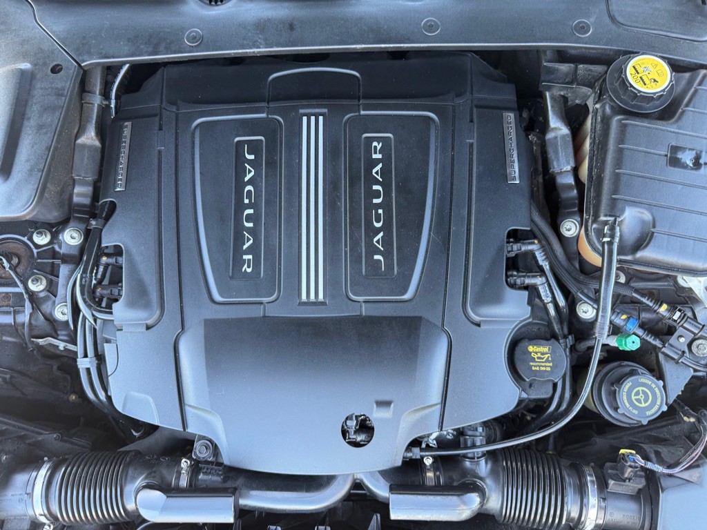 2014 Jaguar XJ Image 44