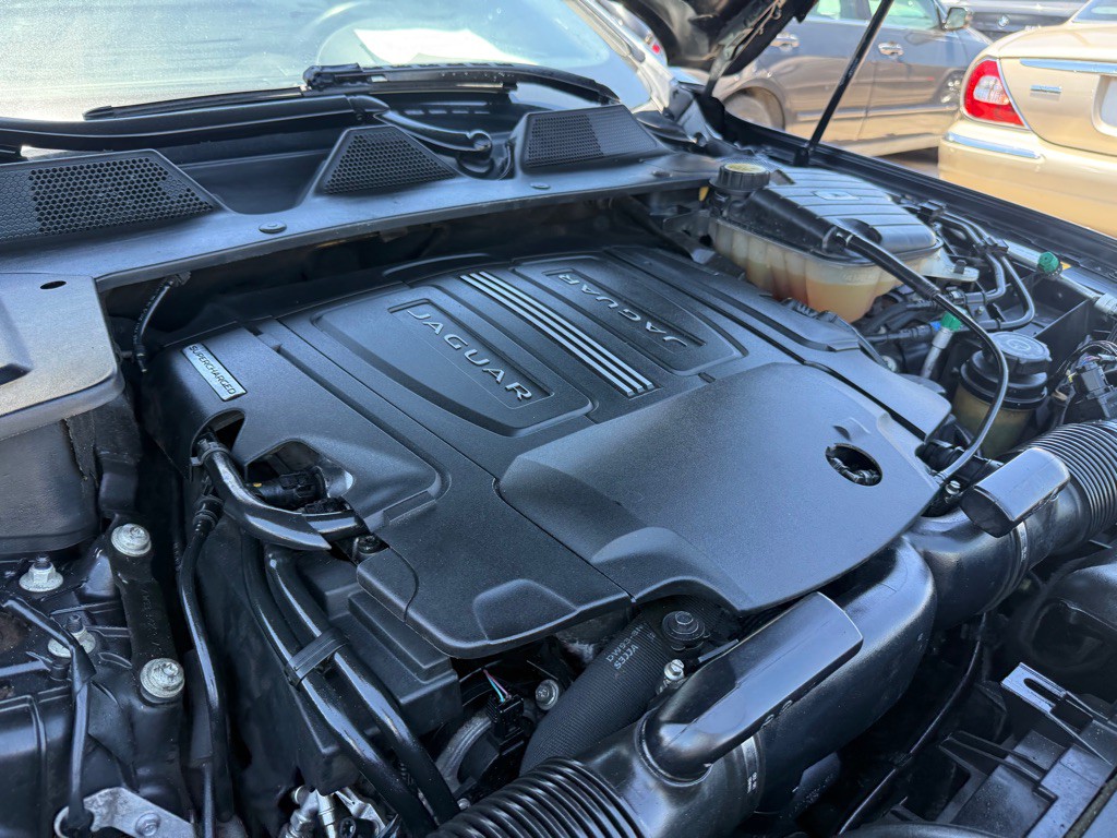 2014 Jaguar XJ Image 47