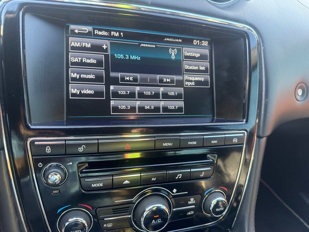 2014 Jaguar XJ Image 51