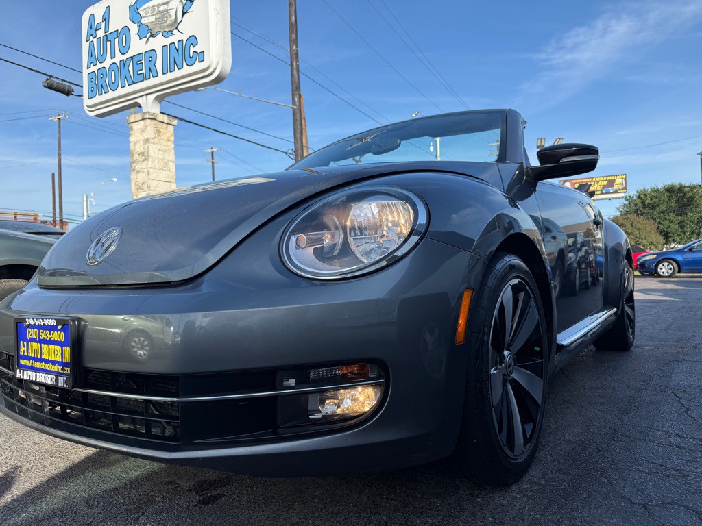 2013 Volkswagen Beetle Image 1
