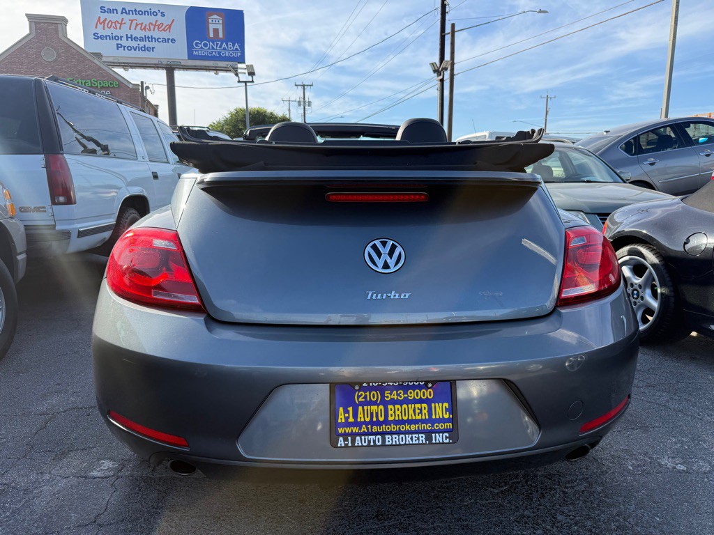 2013 Volkswagen Beetle Image 3