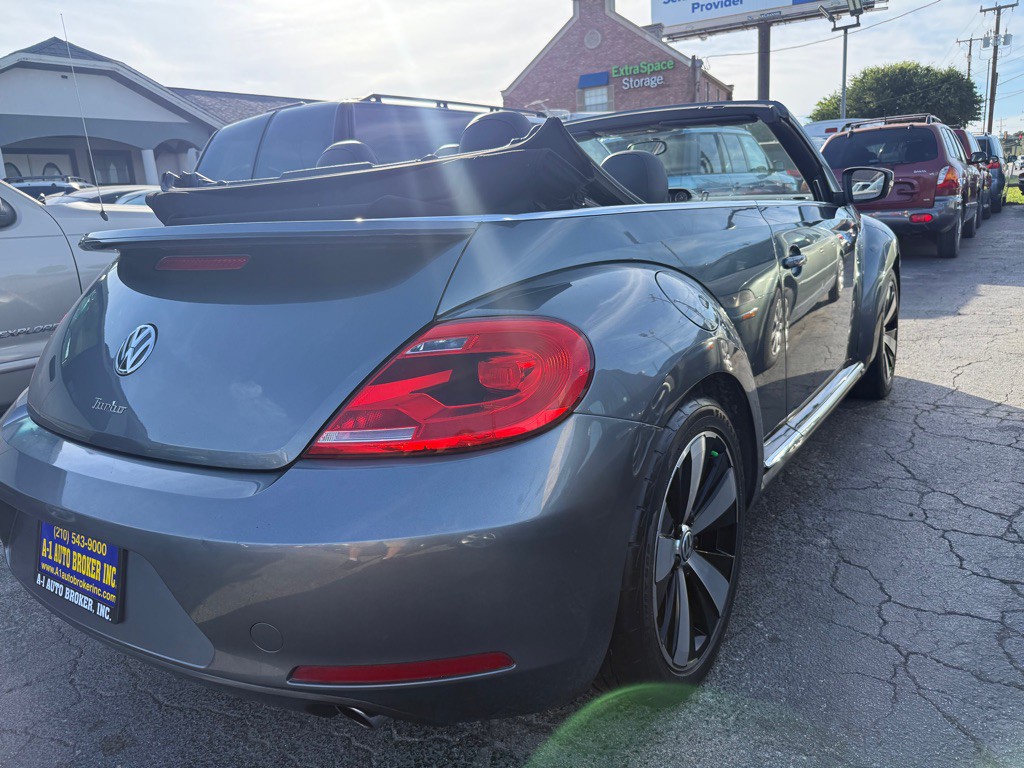 2013 Volkswagen Beetle Image 4