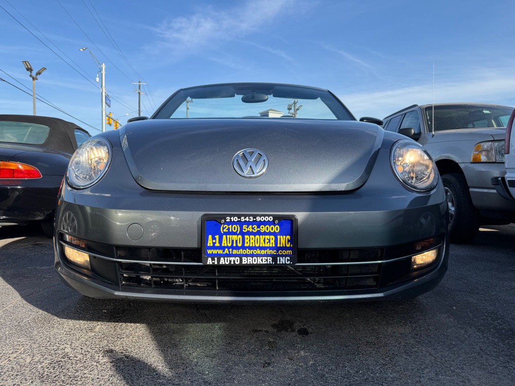 2013 Volkswagen Beetle Image 6