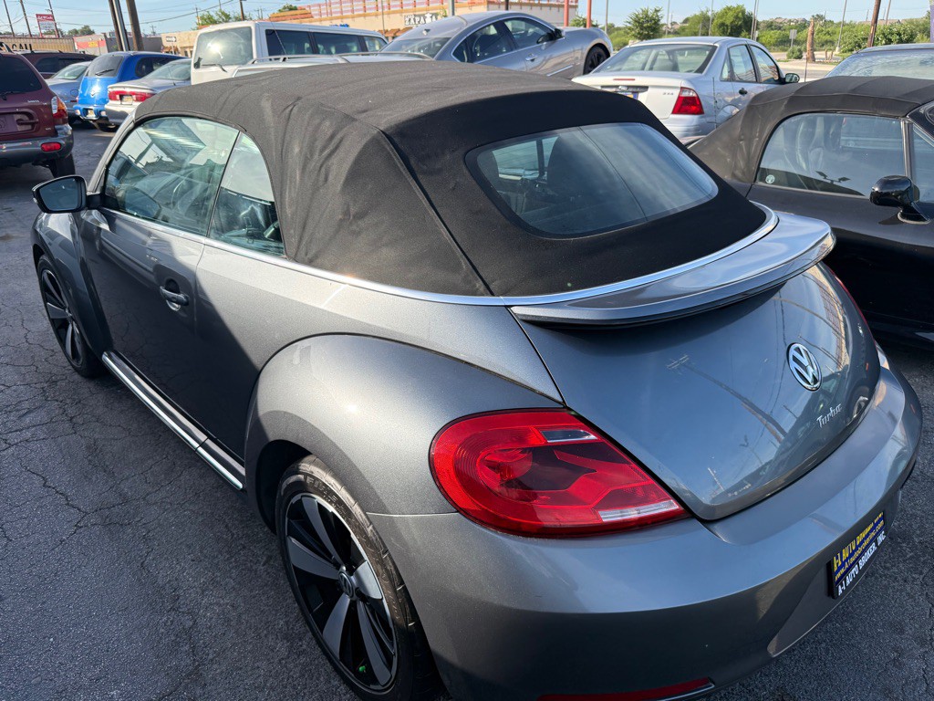 2013 Volkswagen Beetle Image 8