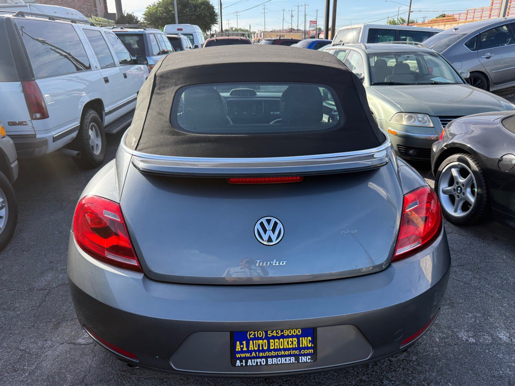 2013 Volkswagen Beetle Image 9