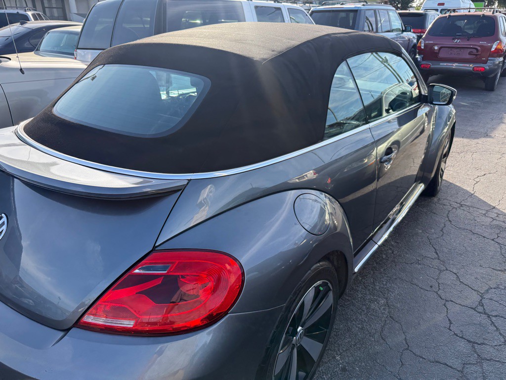 2013 Volkswagen Beetle Image 10