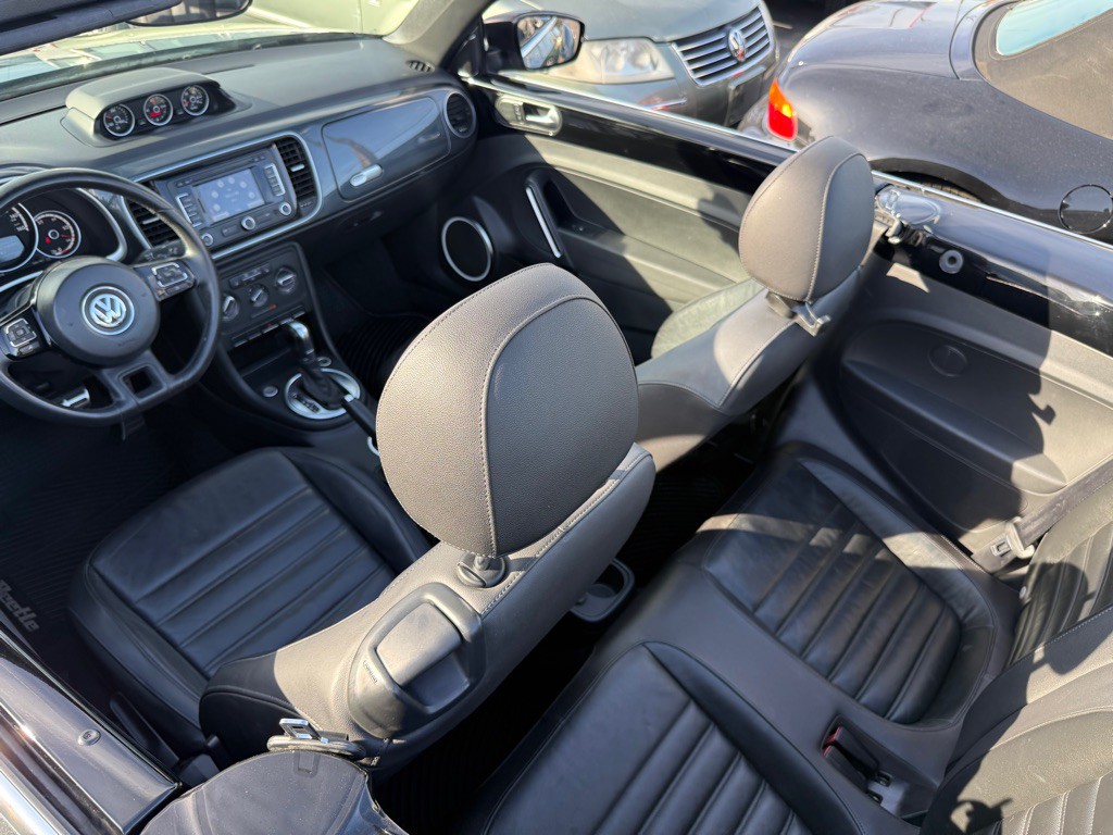 2013 Volkswagen Beetle Image 12