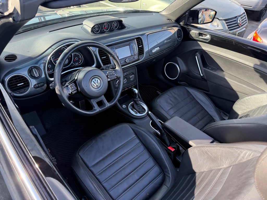 2013 Volkswagen Beetle Image 13