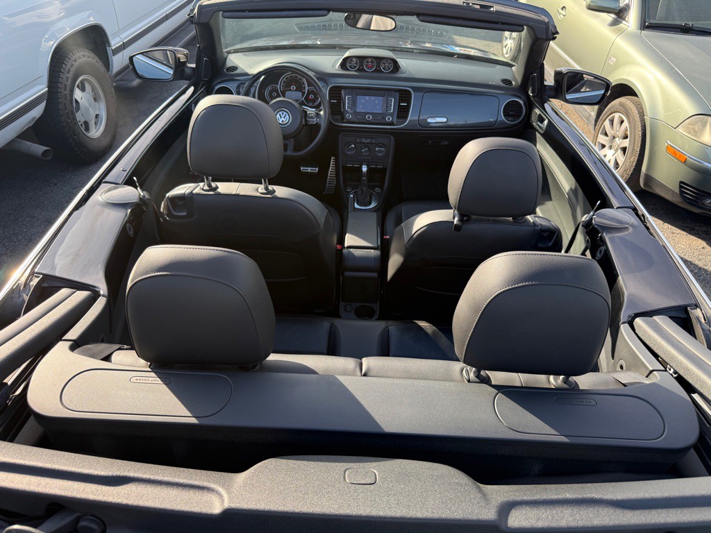 2013 Volkswagen Beetle Image 15