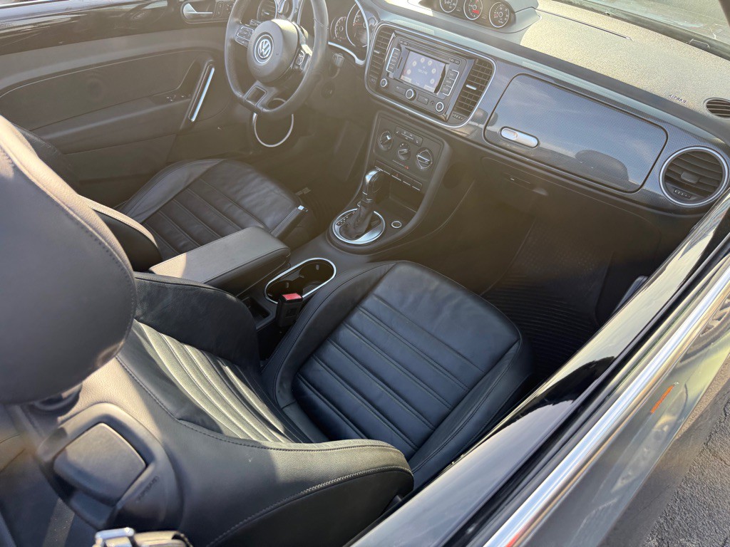 2013 Volkswagen Beetle Image 17
