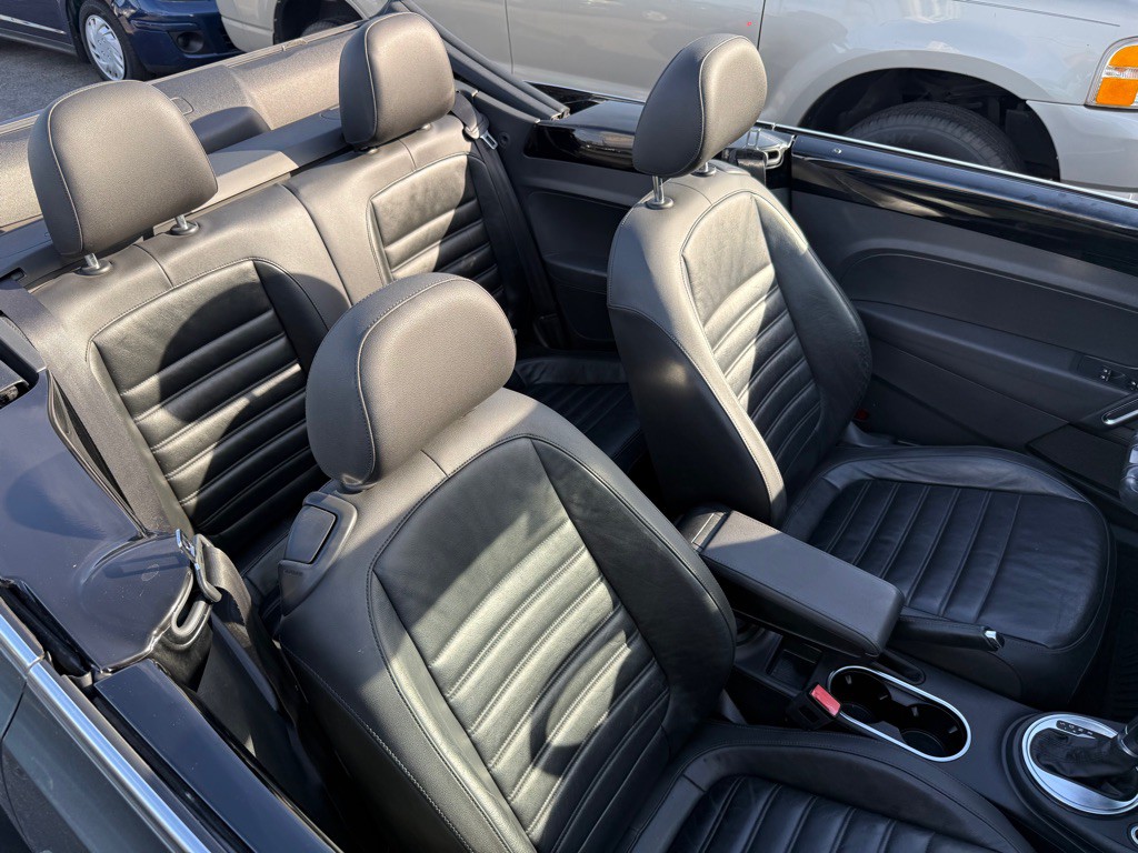 2013 Volkswagen Beetle Image 18