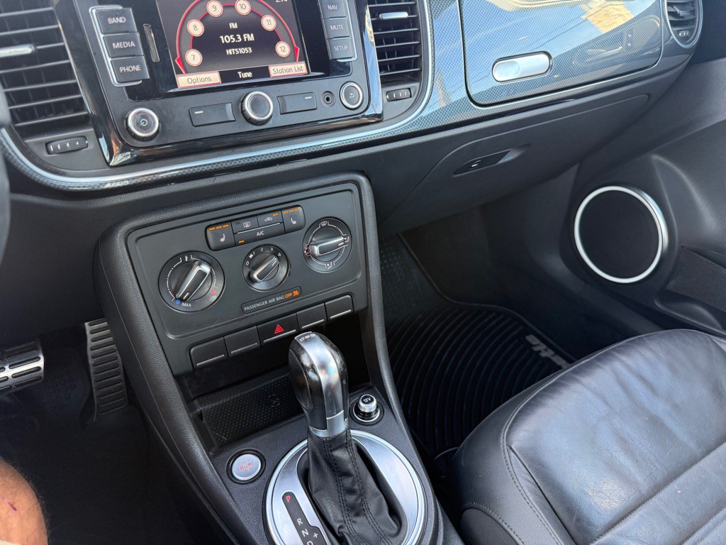 2013 Volkswagen Beetle Image 38