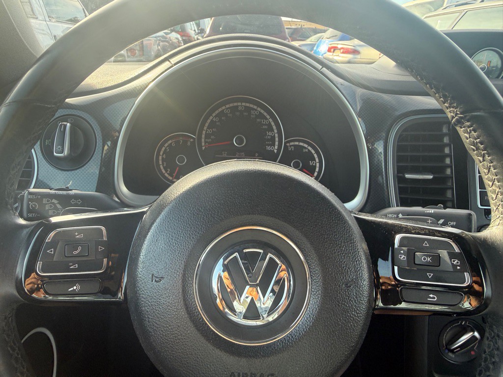 2013 Volkswagen Beetle Image 45