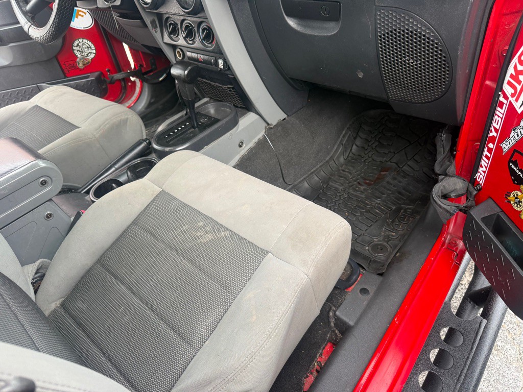 2010 Jeep Wrangler Image 11