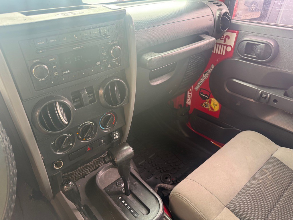 2010 Jeep Wrangler Image 18