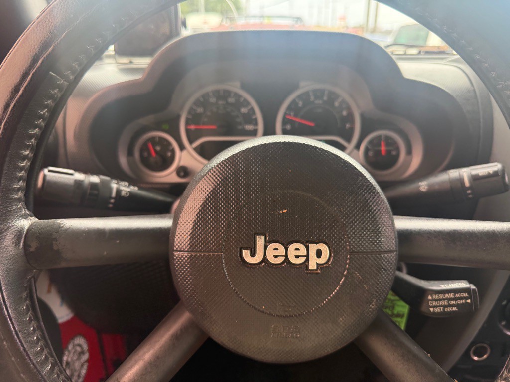 2010 Jeep Wrangler Image 21