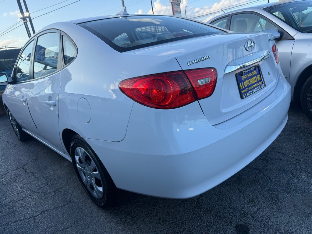 2010 Hyundai Elantra Image 2
