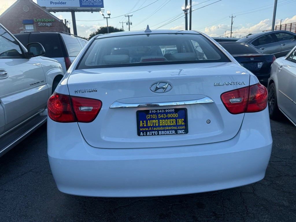 2010 Hyundai Elantra Image 3
