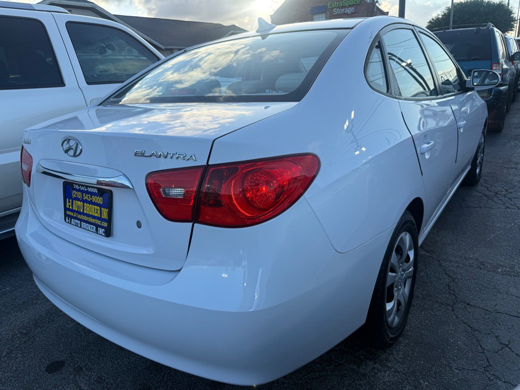 2010 Hyundai Elantra Image 4