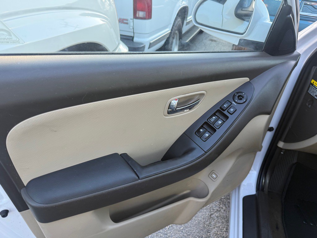 2010 Hyundai Elantra Image 8