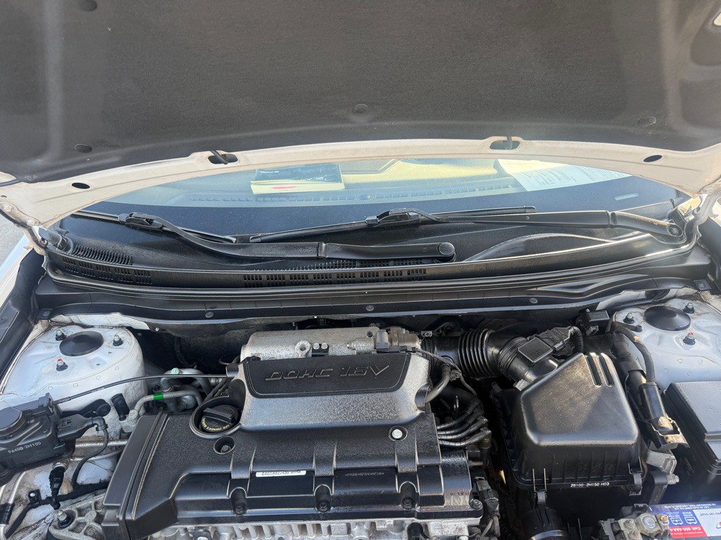 2010 Hyundai Elantra Image 32