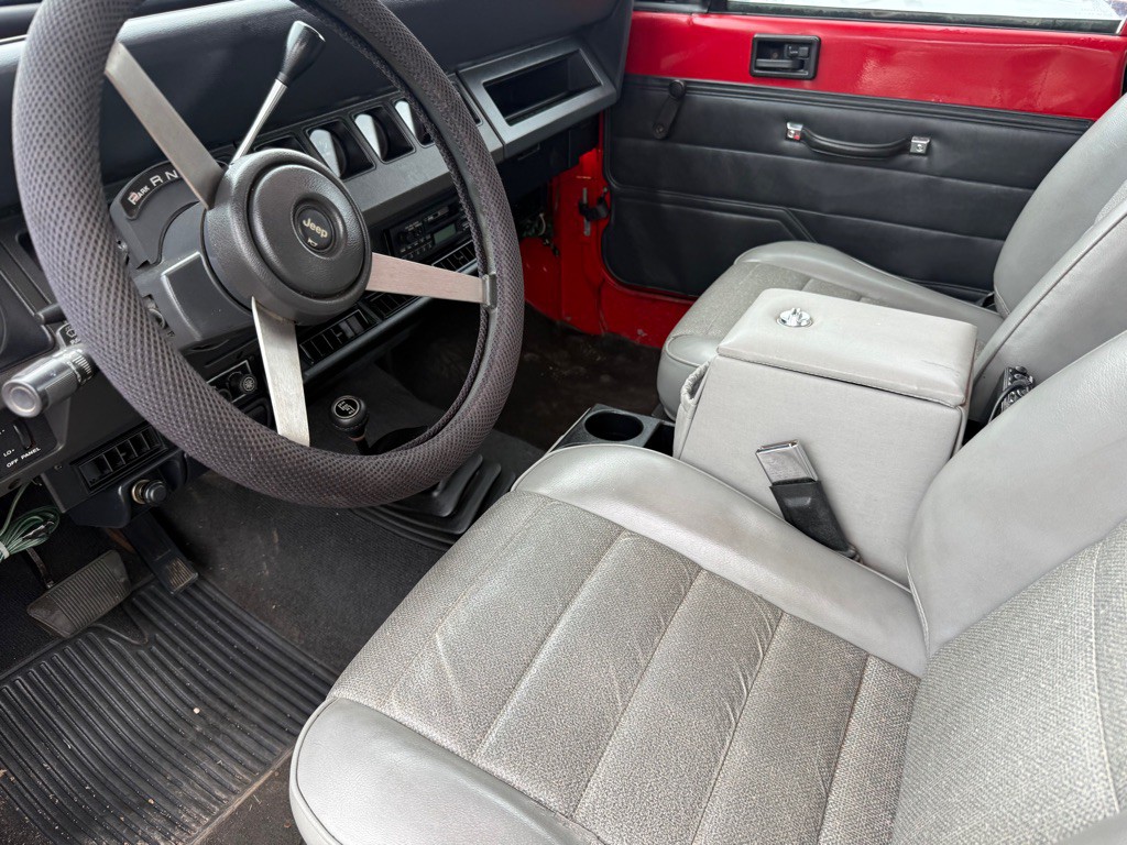 1995 Jeep Wrangler Image 9