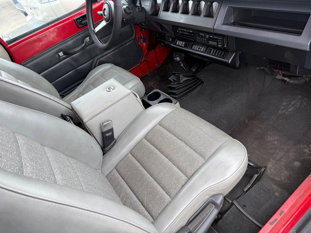 1995 Jeep Wrangler Image 12