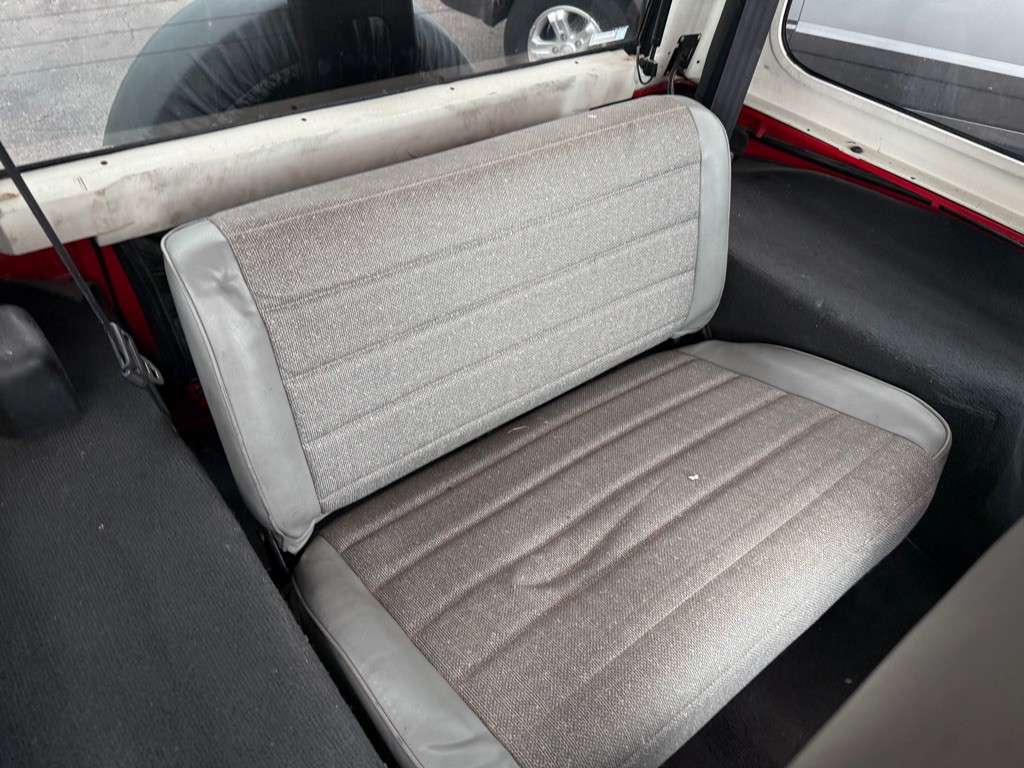 1995 Jeep Wrangler Image 13