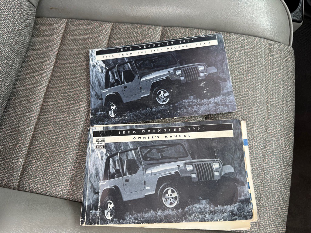 1995 Jeep Wrangler Image 14