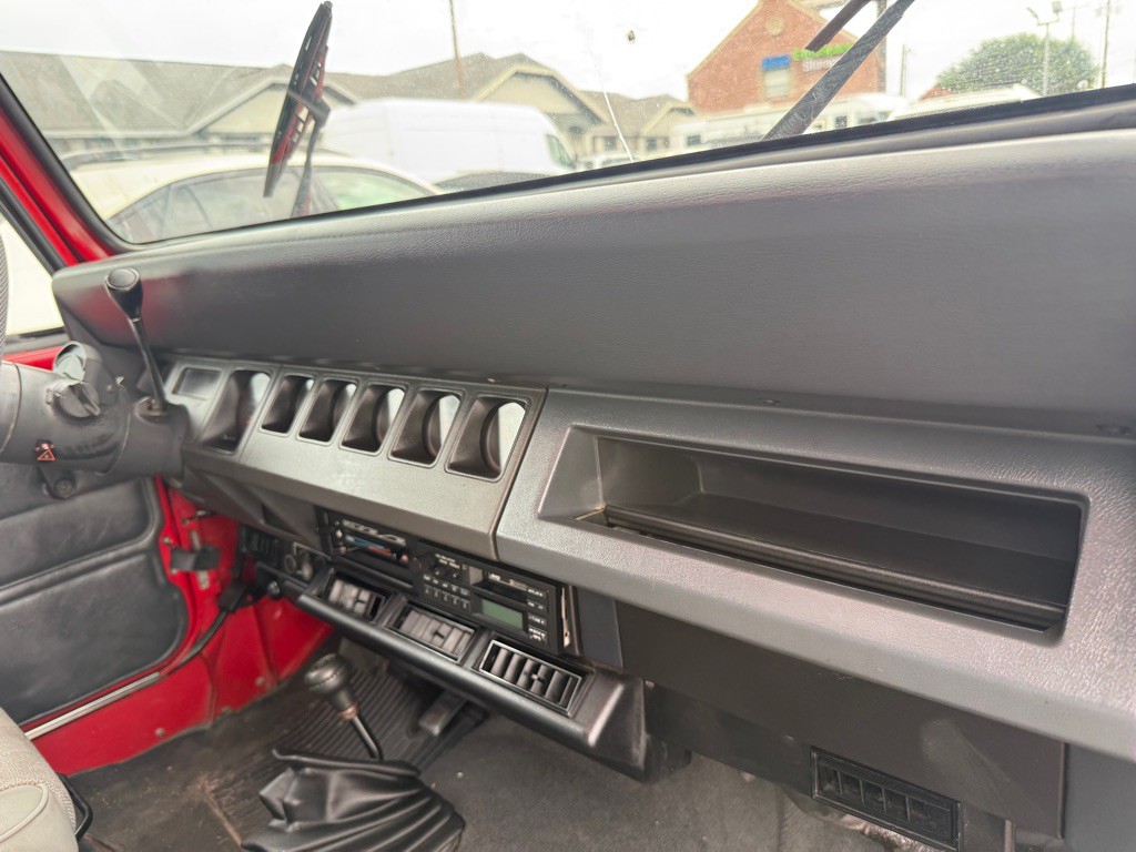1995 Jeep Wrangler Image 23