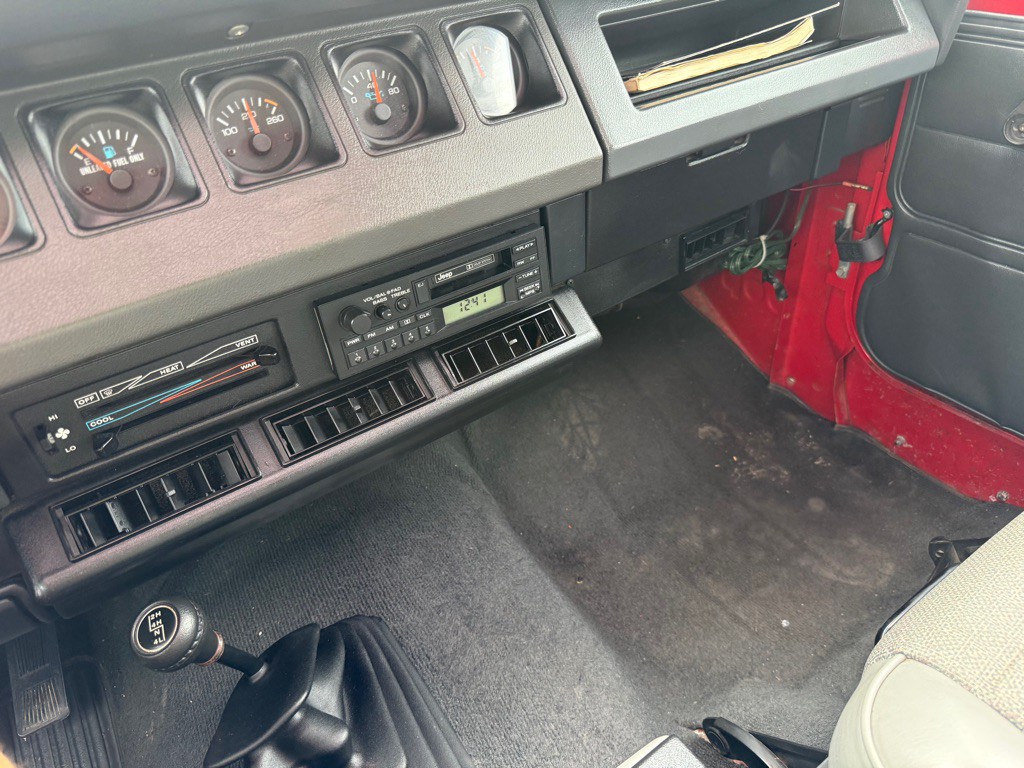1995 Jeep Wrangler Image 30