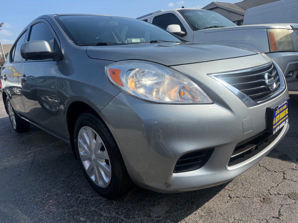 2012 Nissan Versa Image 5