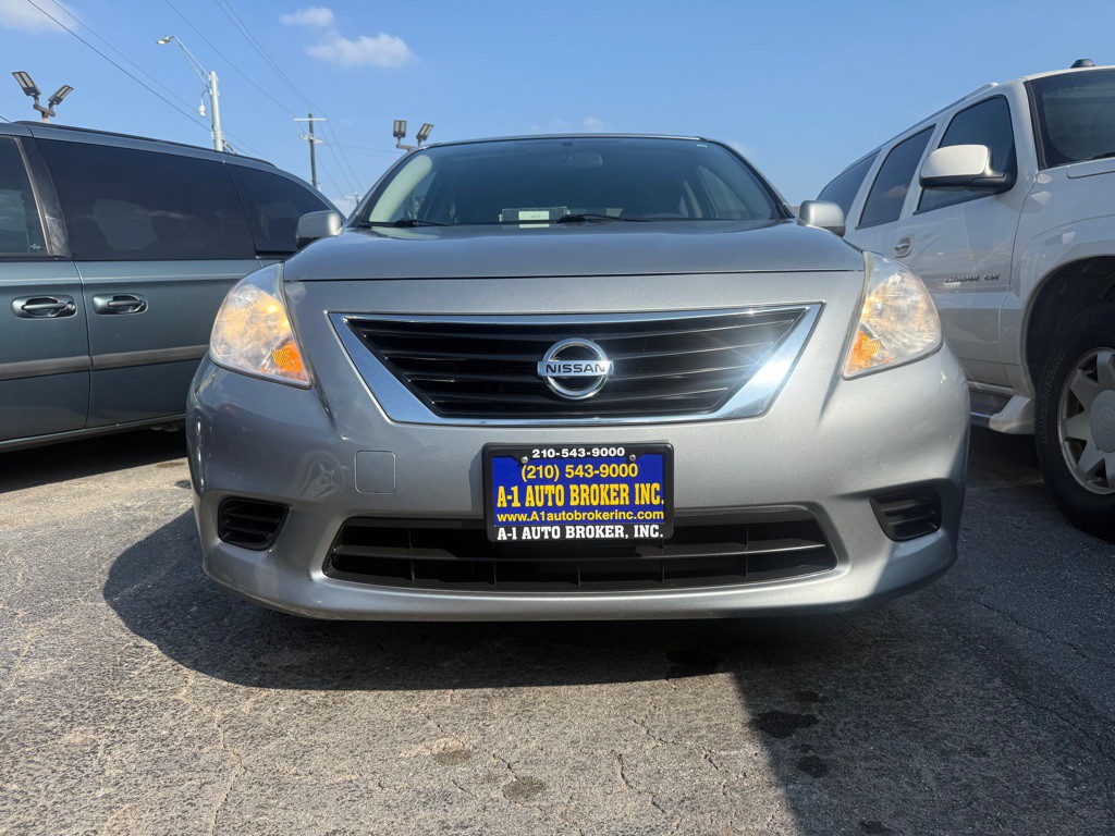 2012 Nissan Versa Image 6
