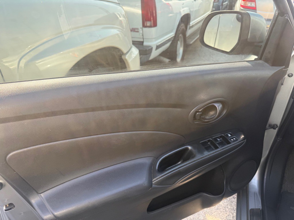 2012 Nissan Versa Image 8