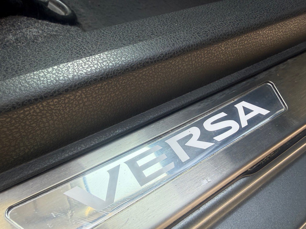 2012 Nissan Versa Image 16