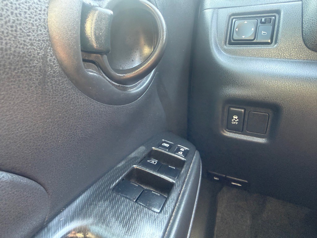 2012 Nissan Versa Image 28