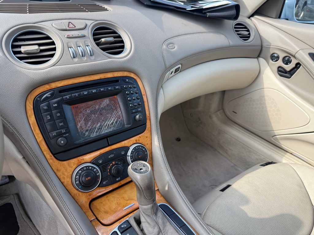 2003 Mercedes-Benz SL-Class Image 17