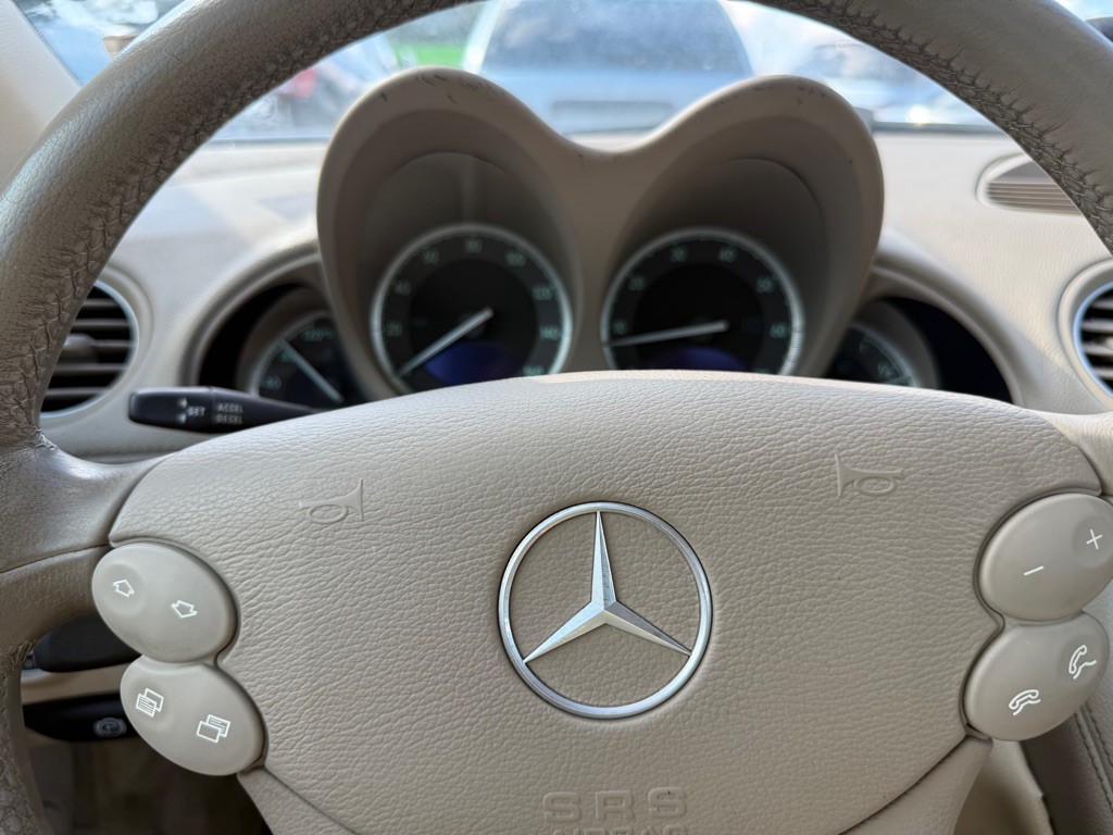 2003 Mercedes-Benz SL-Class Image 18