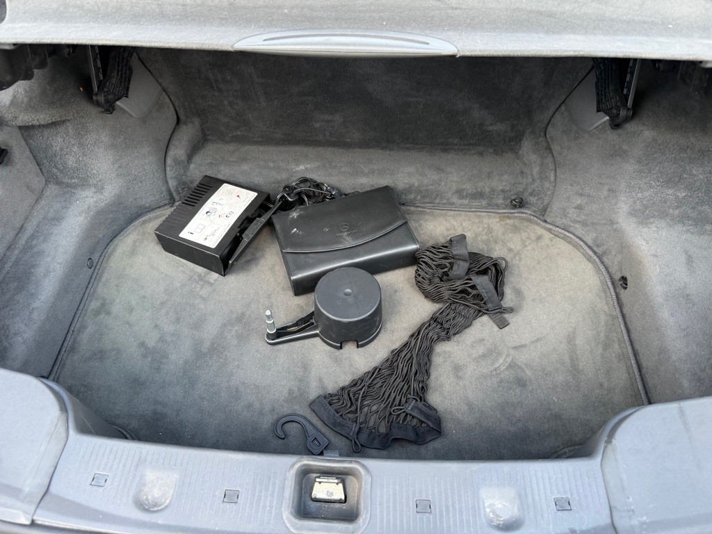 2003 Mercedes-Benz SL-Class Image 32
