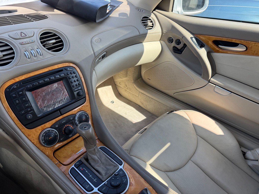 2003 Mercedes-Benz SL-Class Image 33