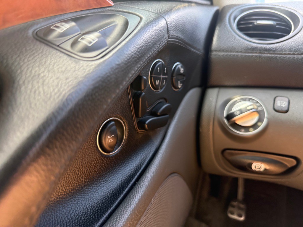 2003 Mercedes-Benz SL-Class Image 41