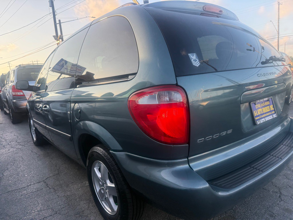 2007 Dodge Ram Van Image 2