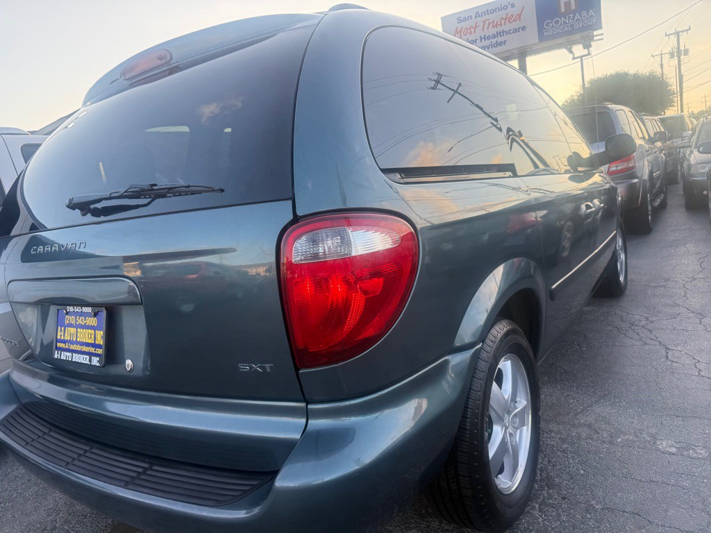 2007 Dodge Ram Van Image 4
