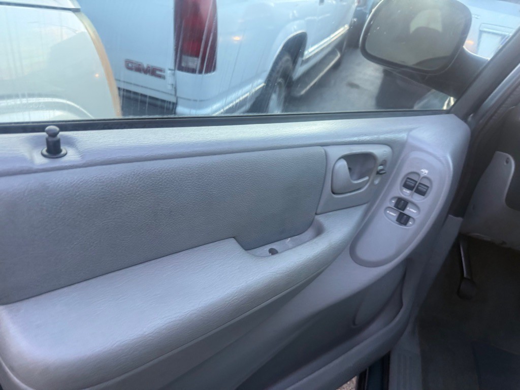 2007 Dodge Ram Van Image 8