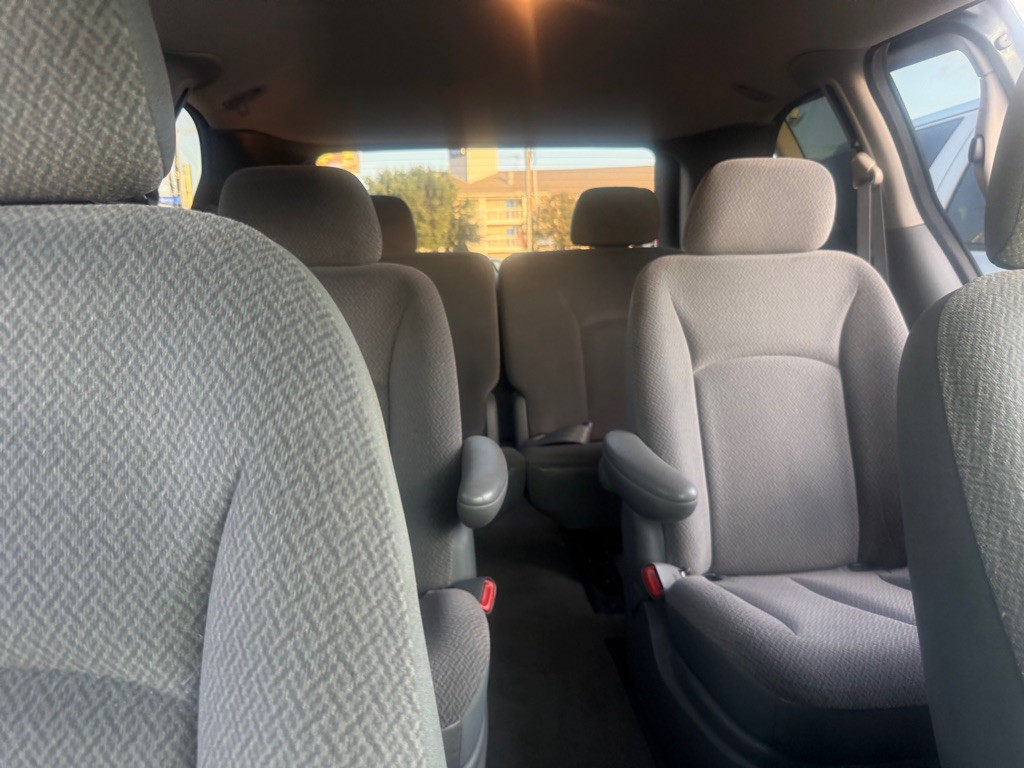 2007 Dodge Ram Van Image 16