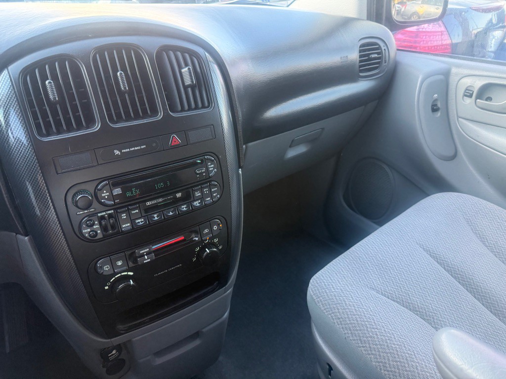 2007 Dodge Ram Van Image 23