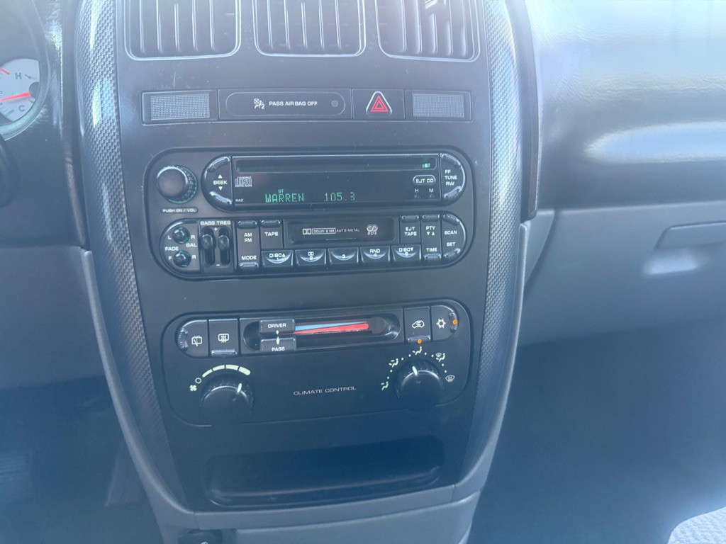 2007 Dodge Ram Van Image 24